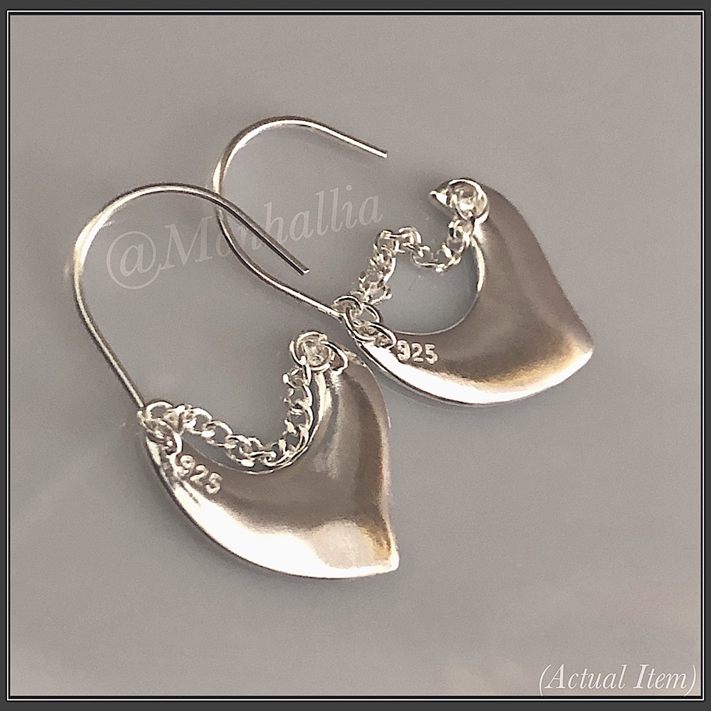 925 SILVER STERLING MINIMALIST CHAIN MOD SHARK HEART HOOK EARRINGS - Picture 2 of 6